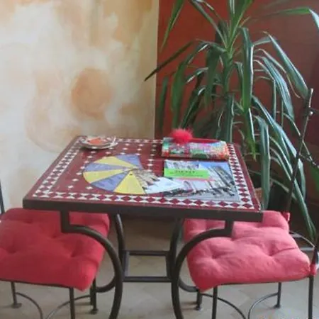 The Secret Schoolgarden فندق مبيت وإفطار خنت